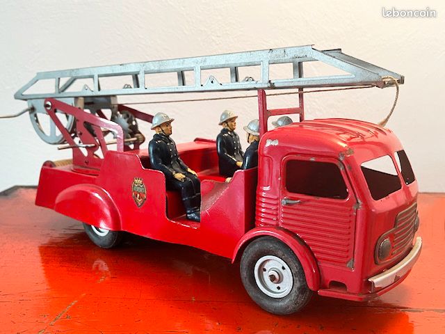 BEAU CAMION en tole ancien JOUSTRA Pompiers