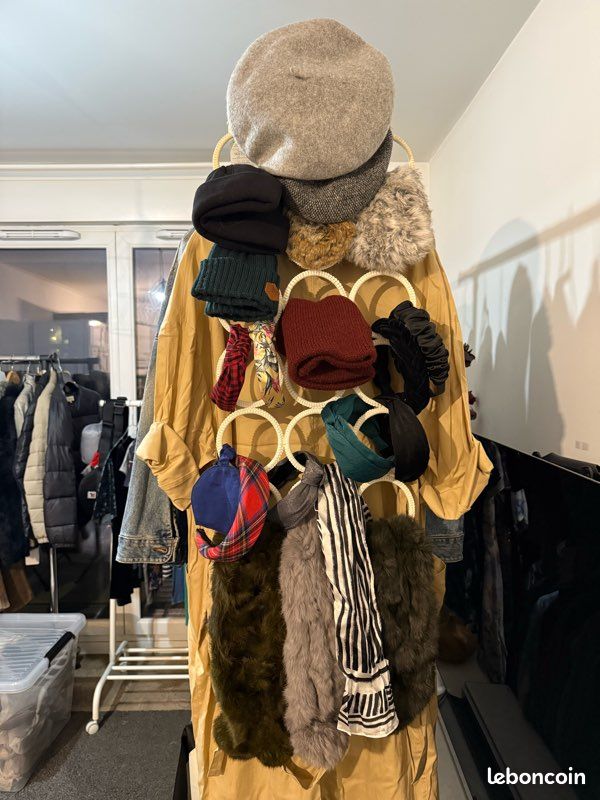 Vente de vêtements, accessoires – Bon état, prix abordables