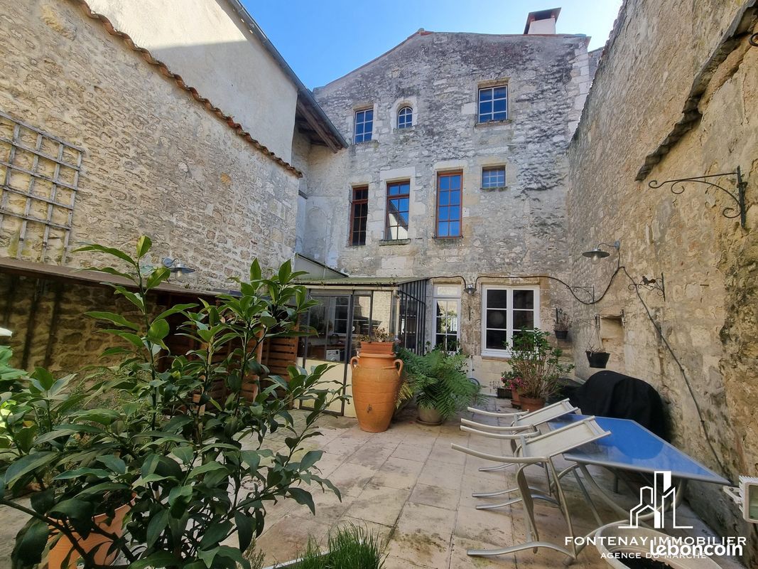 Maison 8 pièces 178 m² · à Fontenay-le-Comte · 178 m² · 229 700 €
