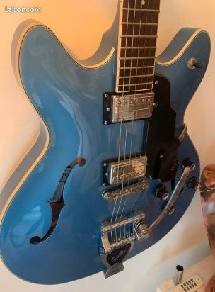 Guild Starfire Blue + Case (image 2)
