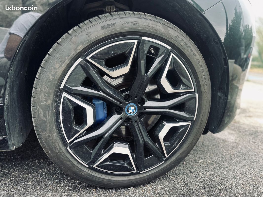 BMW iX 40e 326CH xDrive + CARPLAY SANS FIL + SIEGES CHAUFFANTS/VENTILES/MASSANTS/ELECTRIQUES + HARMAN KARDON + 1ERE MAIN + GARANTIE 12 MOIS (image 19)