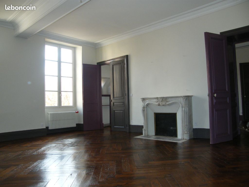 Appartement 7 pièces 148 m² · à Avallon · 148 m² · 880 €/mois