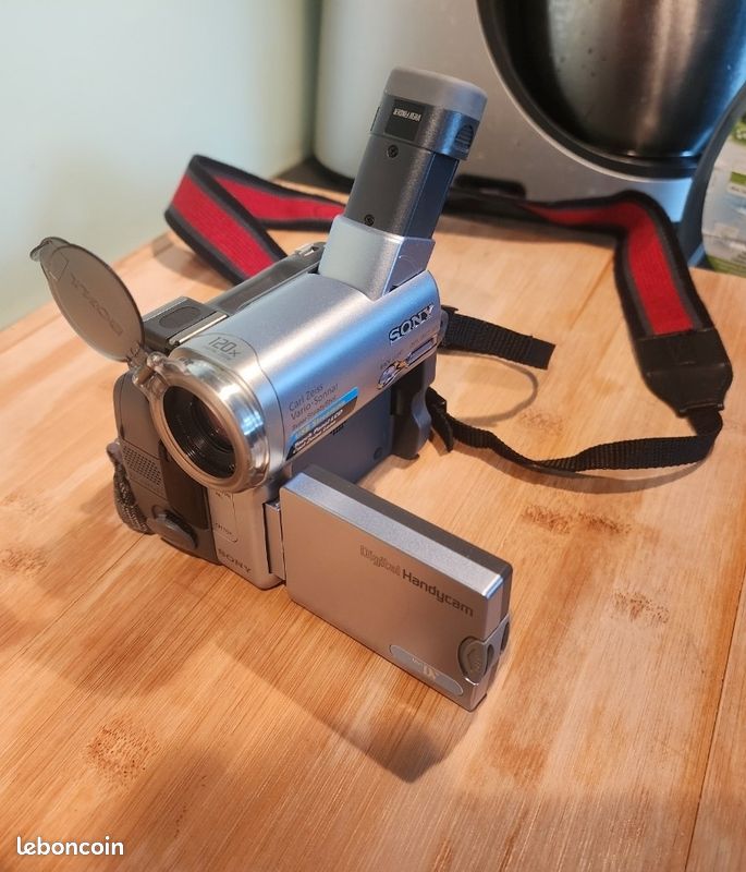 Caméscope Sony Handycam DCR-TRV14E MiniDV + Housse + Accessoires (Sans câble/batterie) (image 3)