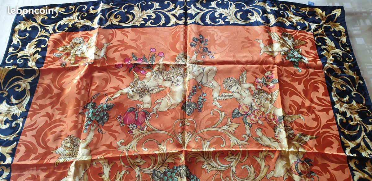 Foulard Bleu En Polyester - Neuf Avec étiquettes - Parfait Pour Un Look élégant