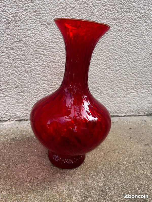 Superbe Vase Ancien En Verre Soufflé Rouge En Forme D'œuf - Décoration Vintage