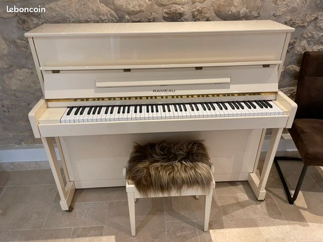 Piano (image 1)