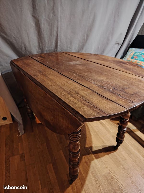 Table ronde ancienne (image 1)