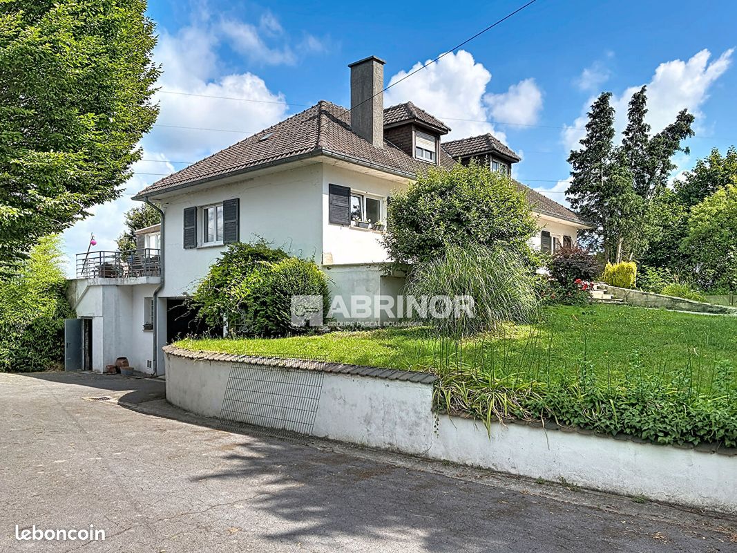 Maison 11 pièces 250 m² · à Petite-Forêt · 250 m² · 395 000 €