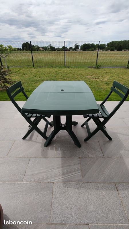 TABLE JARDIN CAMPING GROSFILLEX PLIANTE + 2 chaises assorties pliantes TBETAT (image 1)