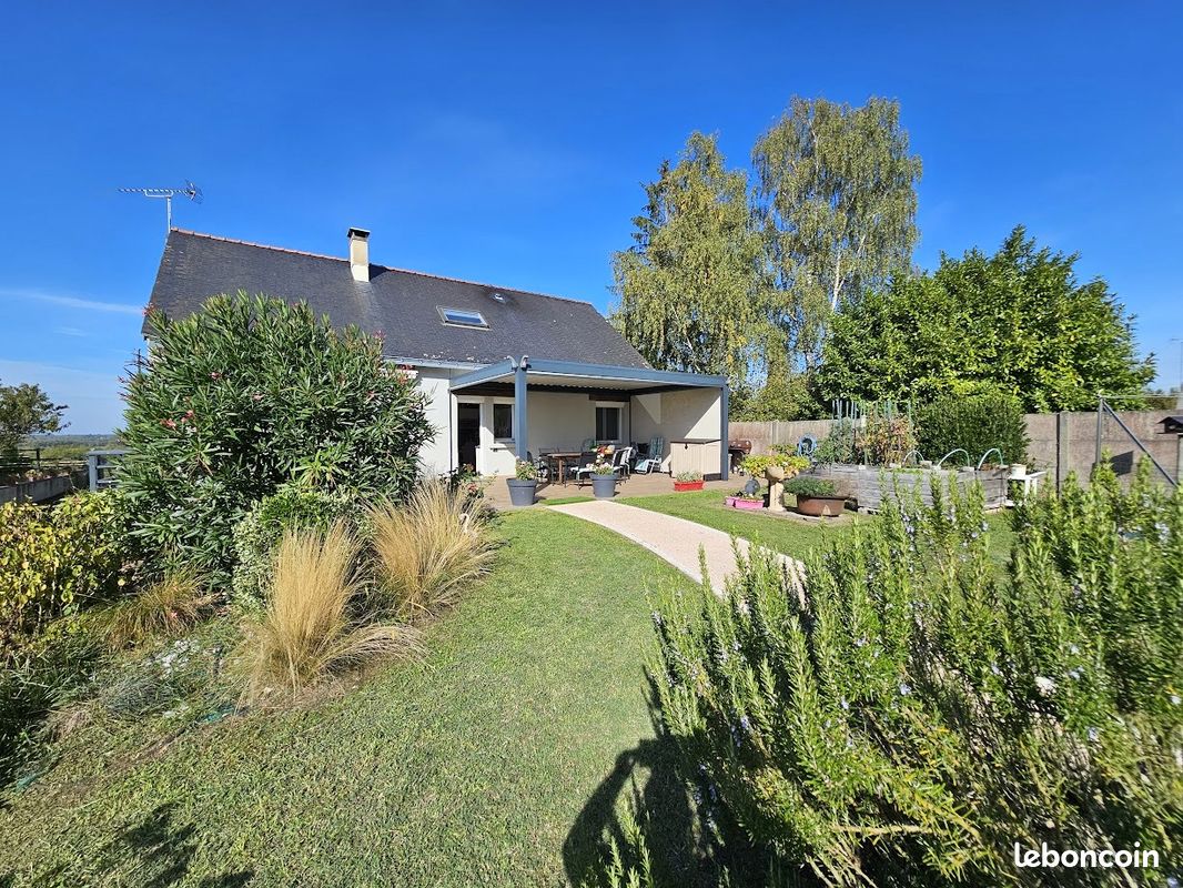 Maison 5 pièces 142 m² · à Briollay · 142 m² · 365 800 €