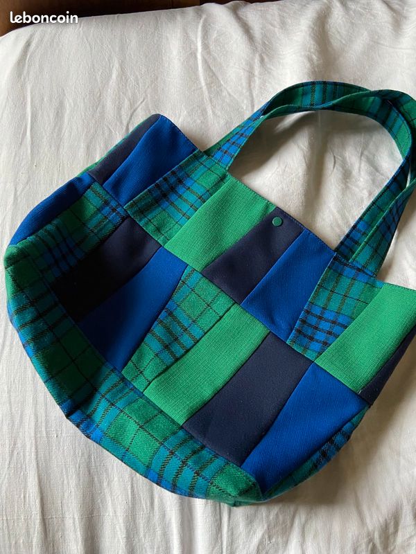 Sac en patchwork de tissus vintage modèle unique cousu maison (image 1)