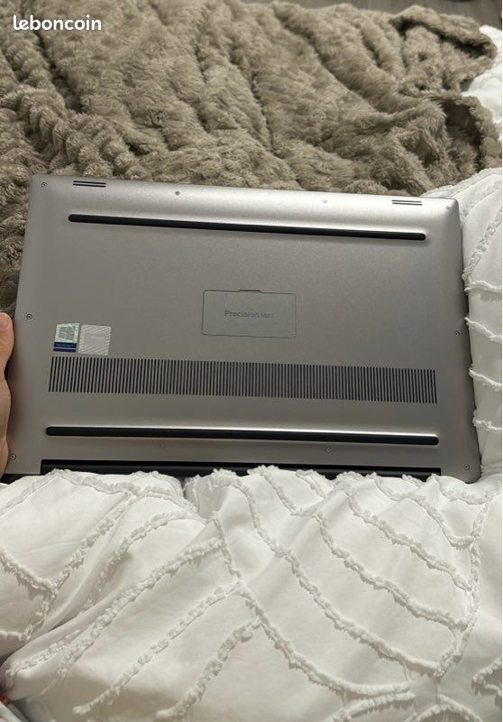 Dell Precision 5520 (image 2)