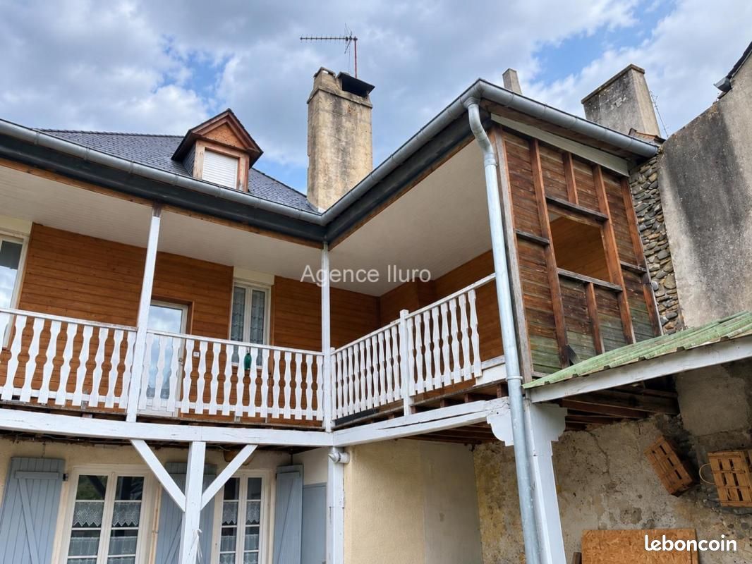 Maison 5 pièces 142 m² · à Oloron-Sainte-Marie · 142 m² · 172 000 €
