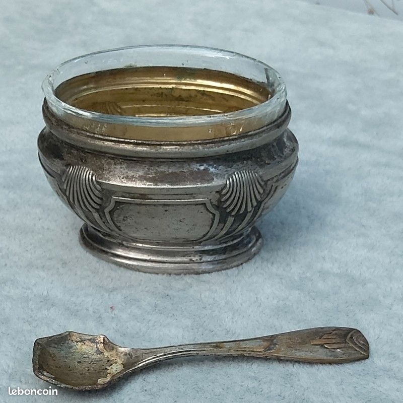 Paire De Salerons En Verre Et Métal Argenté Avec Cuillères Et Rubans - Vintage 1920-1949