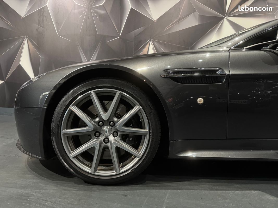Aston Martin V8 Vantage S Sportshift II V8 4.7 436 CH BVA7 Cuir Clim Auto GPS Pack Carbonne Volant Alcantara 2012 (image 10)