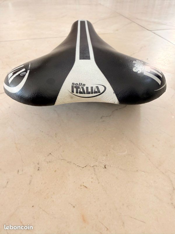 Selle Italia THOORK noire 230 Grammes neuve - Équipements vélos