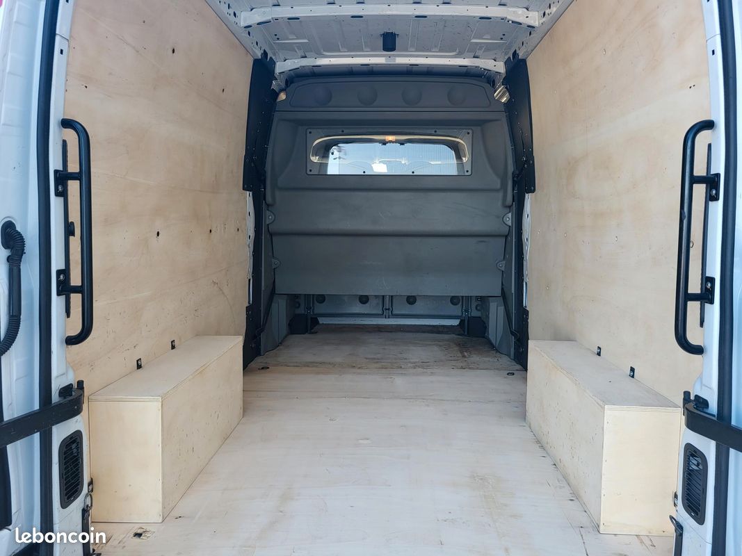RENAULT MASTER L3H2 FOURGON 2.3 Blue DCI 135 GRAND CONFORT CABINE APPROFONDIE FIXE 06 PLACES avec NAVIGATION + RADARS ARRIERE + HABILLAGE BOIS + PORTES ARRIERE 270 DEGRÉS ( Prix de Vente 25 990 HT ) (image 11)