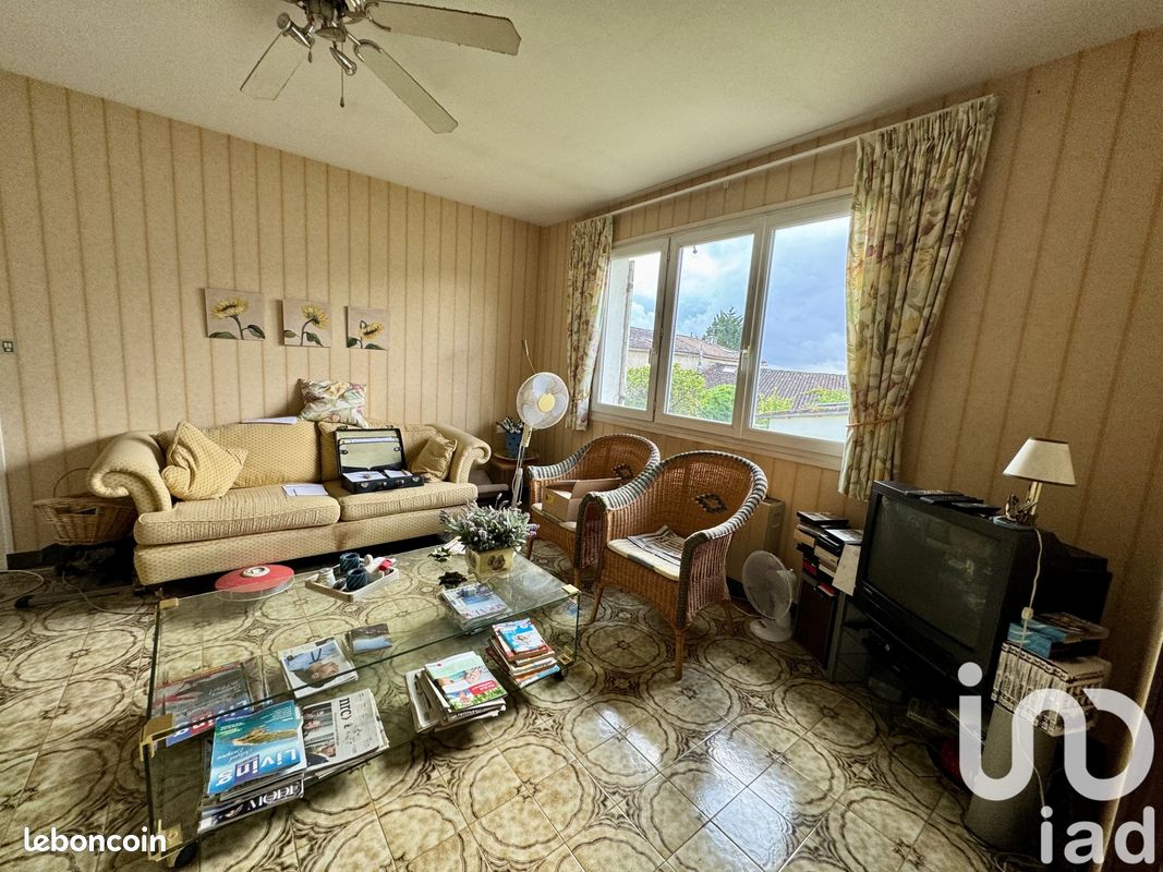 Maison 7 pièces 180 m² - Étriac 16250 (image principale 2)