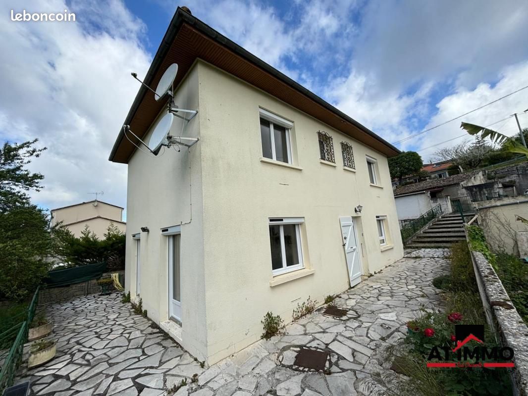 Maison 6 pièces 126 m² - Voeuil-et-Giget 16400 (image principale 0)