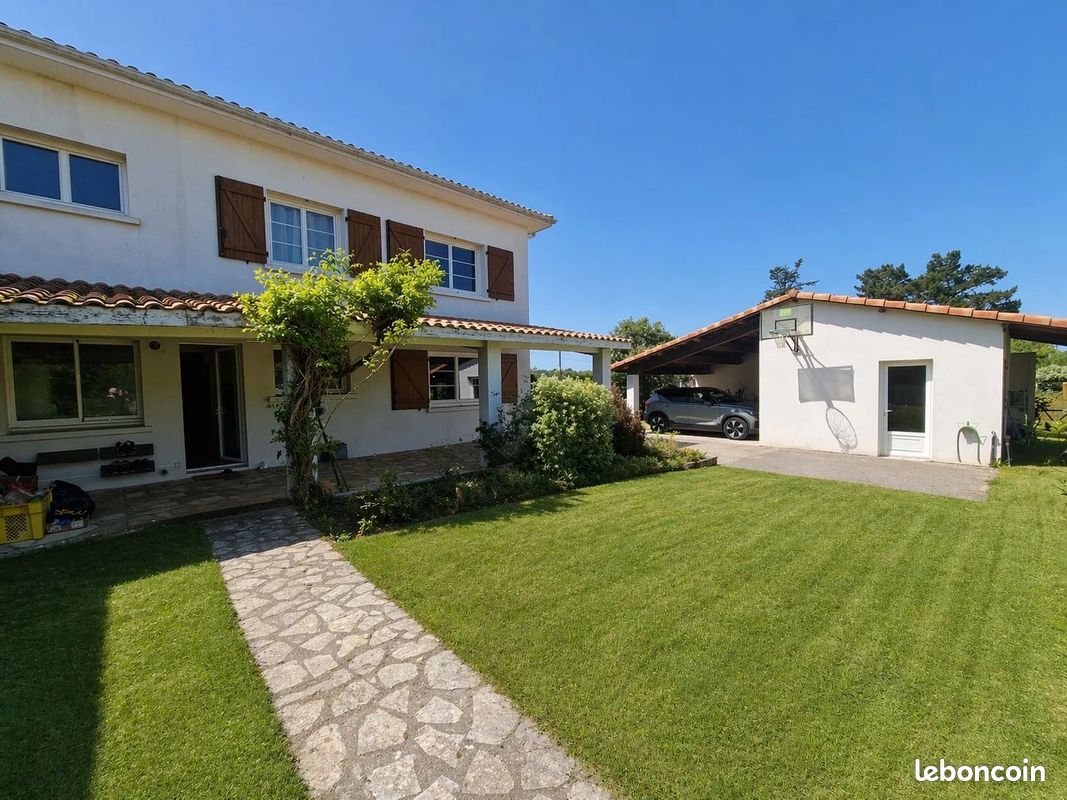 Maison 9 pièces 228 m² · à Arbanats · 228 m² · 360 000 €