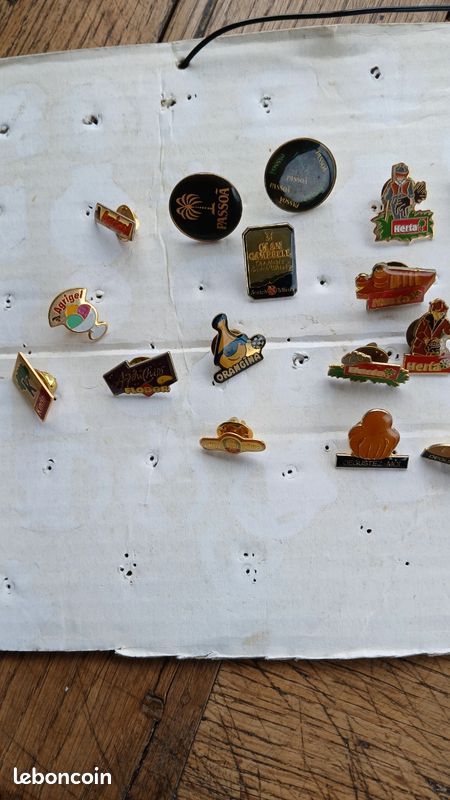 Lot de Pin's (image 5)