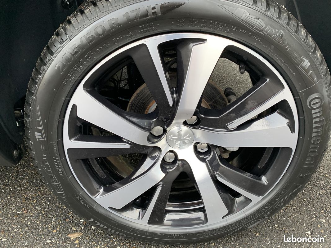 PEUGEOT 2008 1.2 PureTech 110ch S&S EAT6 GT Line (image 7)