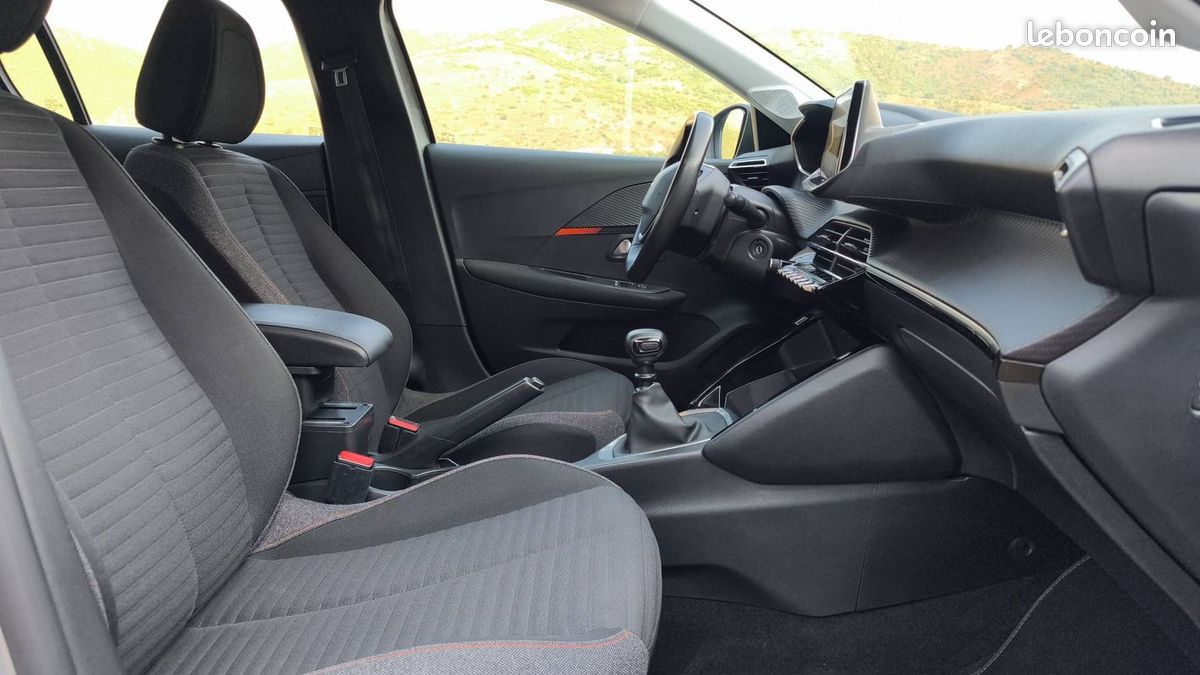 Peugeot 208 1.2 PureTech 100 Active (image 25)