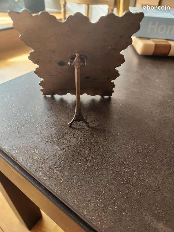 Ancien petit cadre photo de table en laiton ciselé style baroque (image 2)