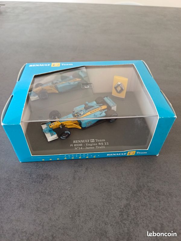 Minichamps 1/43 – Renault F1 Team R24 Moteur RS24 (Jarno Trulli) – Boîte Abîmée