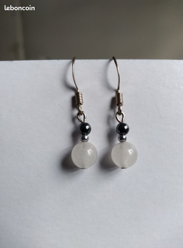 Petite boucles d'oreilles en perles naturelles (image 2)