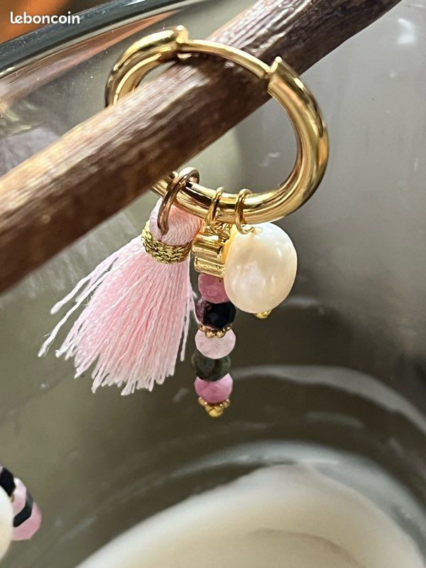 Petites créoles en acier inoxydable, pompon rose , perles d’eau douce , tourmaline (image 4)