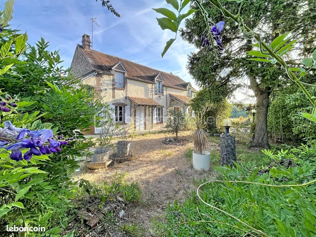 Maison 6 pièces 196 m² · à Saint-Hilaire-les-Andrésis · 196 m² · 268 000 €