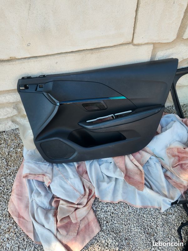 Panneau de porte Peugeot 208 2023 (image 3)