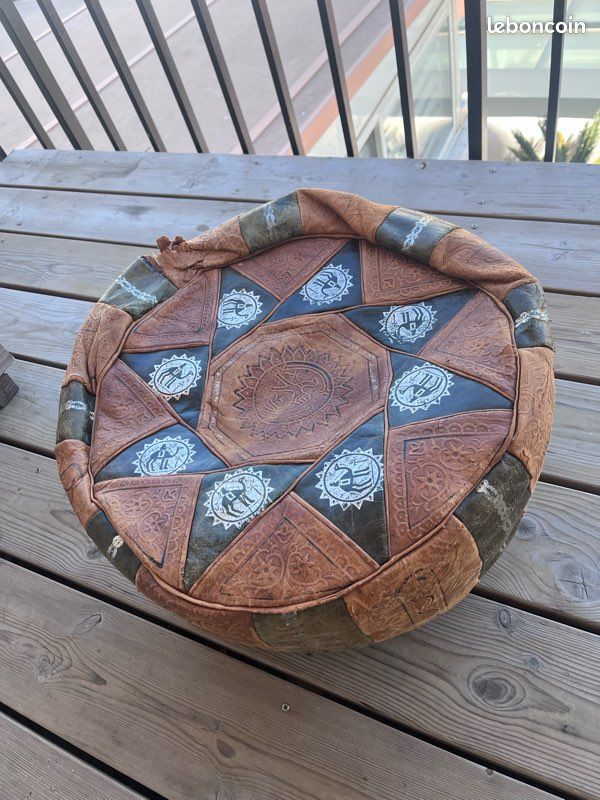 Pouf cuir en patchwork beige clair | Coucou Retro