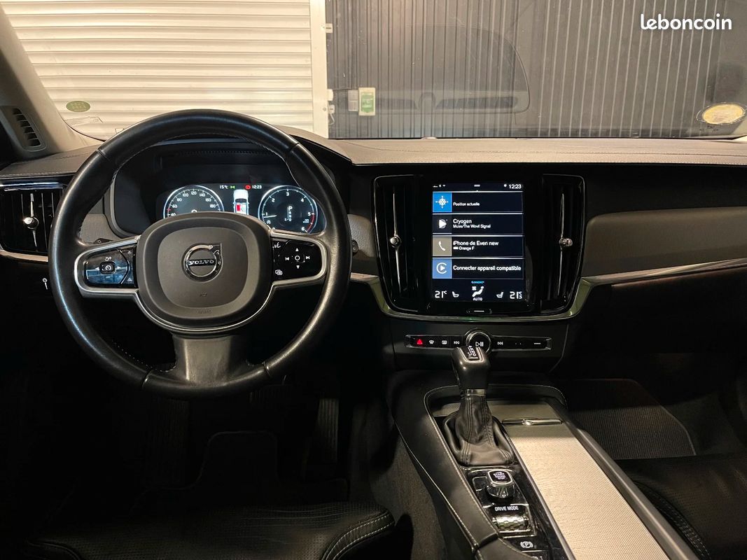 VOLVO V90 CROSS COUNTRY D4 AWD 190 ch Geartronic 8 Cross Country Luxe / Distribution à Jour / 4 pneus récents / Attelage (image 11)