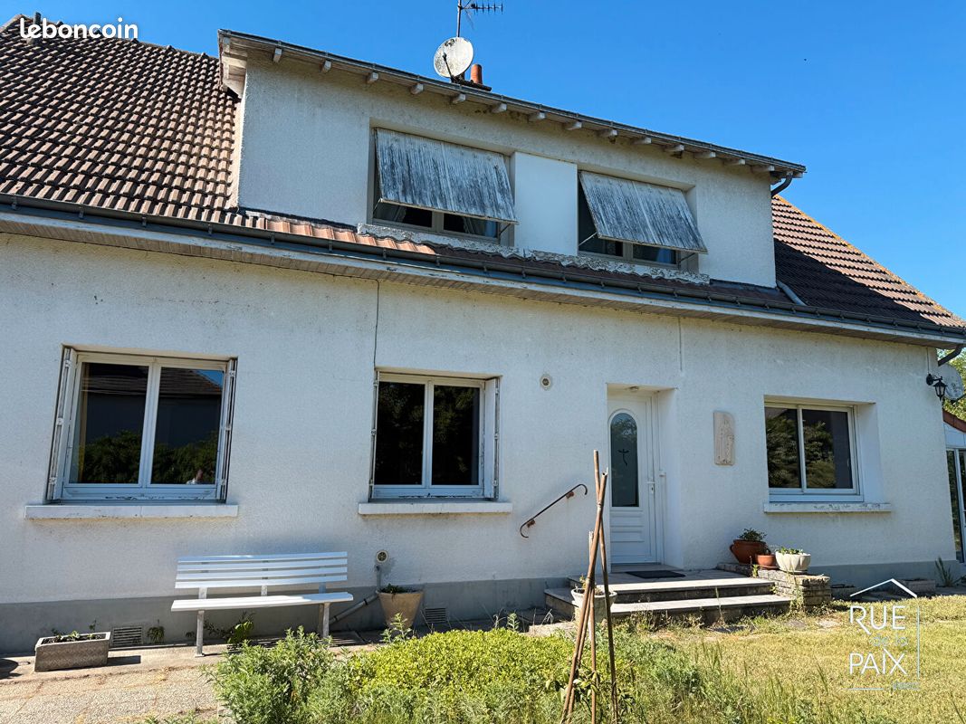 Maison 10 pièces 223 m² · à Dangé-Saint-Romain · 223 m² · 179 000 €