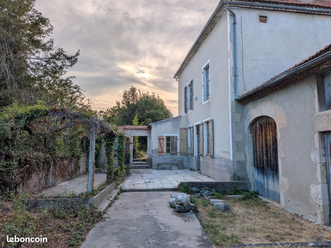 Maison 5 pièces 400 m² · à Gannat · 400 m² · 120 000 €