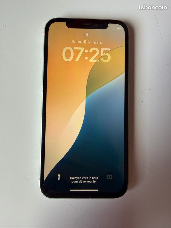 IPhone 12 parfait état - 100% de batterie (image 1)