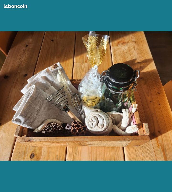 Ancienne caisse d'atelier de tissage et ses accessoires vintages (image 11)