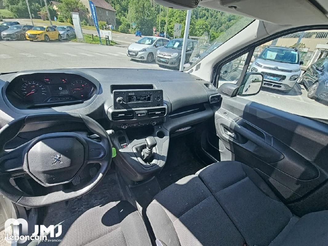 Peugeot Partner FOURGON STANDARD 650 KG PURETECH 110 S&S BVM6 PREMIUM (image 11)