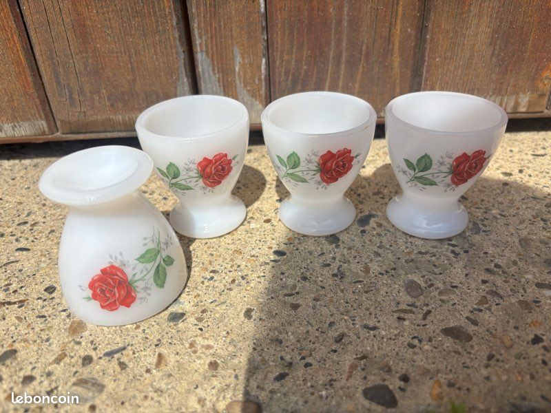 Lot de 4 coquetiers arcopal roses rouge vintage (image 3)