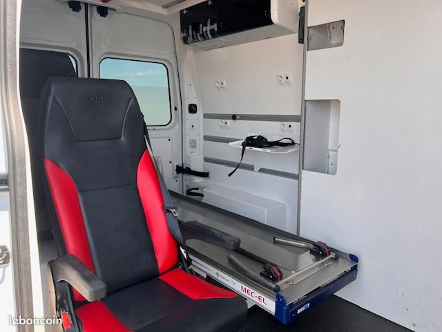RENAULT Master Ambulance L2H2 DCI 145 Grand Confort GPS 2,3 L - 10/2019 - 256000 kms (image 7)