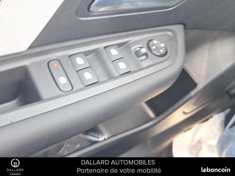Citroen C4 1.2 Hybride 145ch MAX e-DCS6 (image 19)