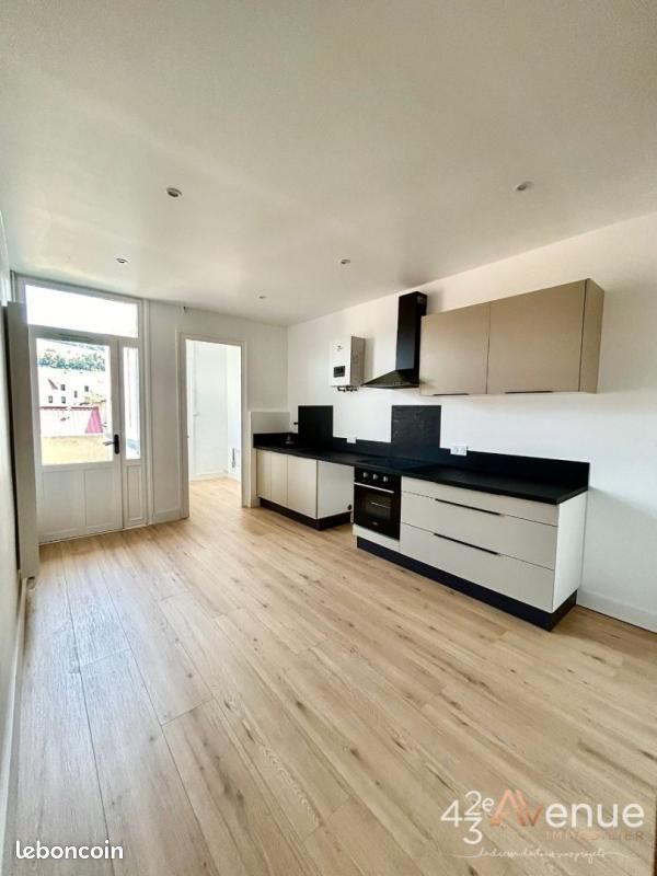 Immeuble 15 pièces 590 m² · à Saint-Étienne · 590 m² · 650 000 €