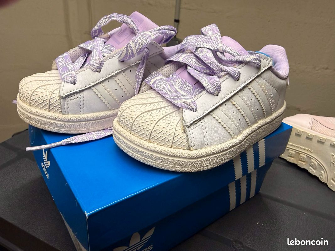 Chaussure Adidas - Taille 23 (image 1)