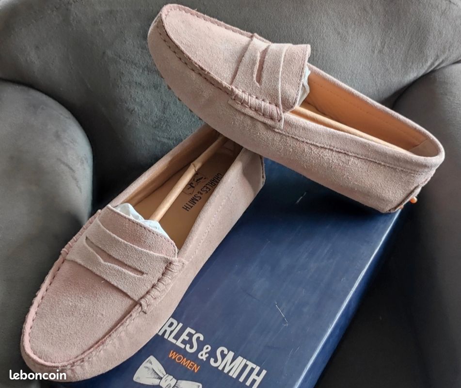 Mocassins neufs 100% cuir rose Charles Smith Chaussures