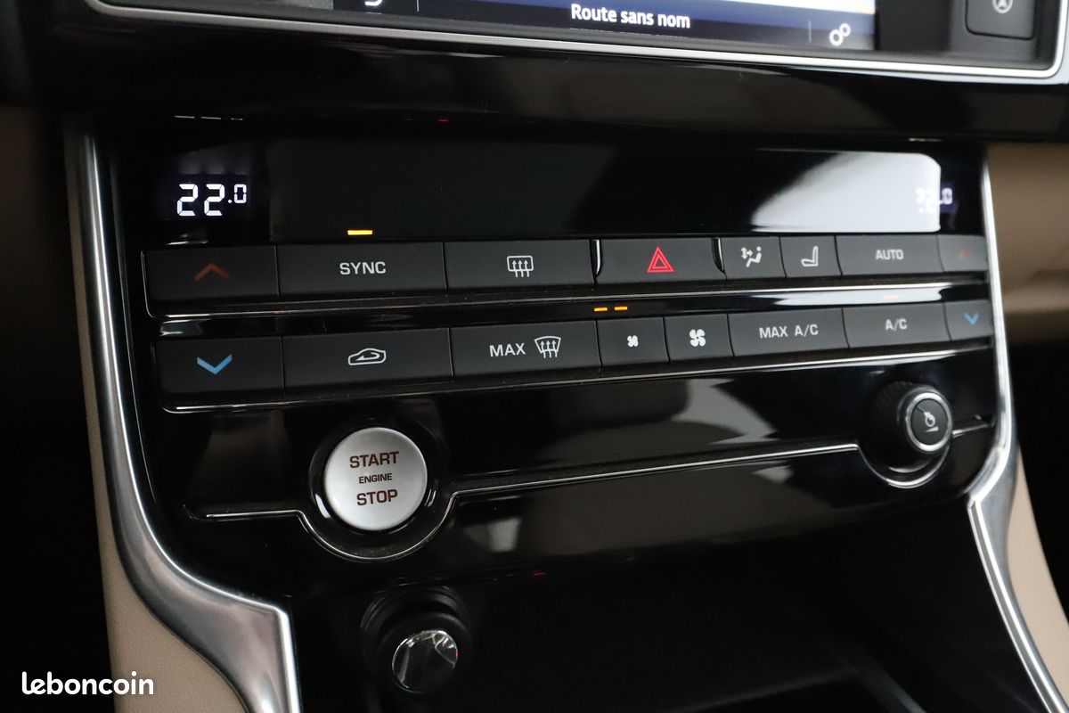 Jaguar XE 2.0d Prestige Auto 180 ch (image 21)