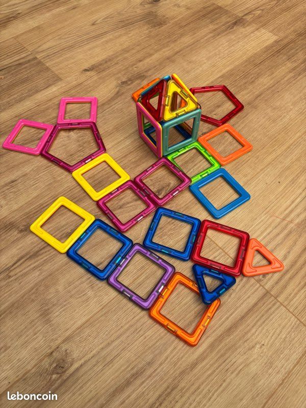 Jeux de construction aimantée (image 1)