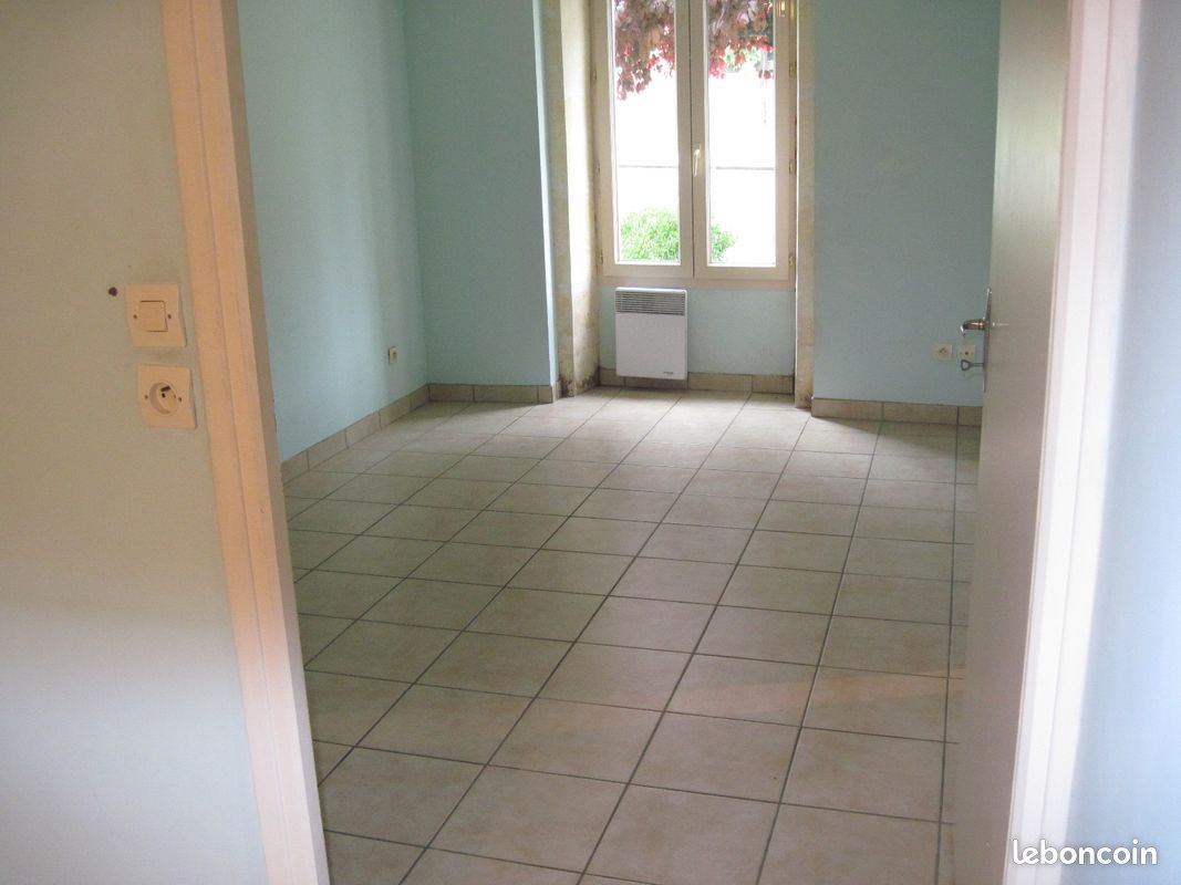 Appartement T2 - Châteaubernard 16100 (image principale 2)