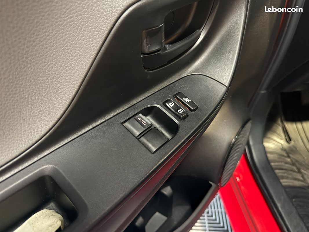 TOYOTA YARIS LCA2 69cH ACTIVE / 2EME MAIN / SUIVI COMPLET / COMMANDES AU VOLANT / CLIM (image 14)